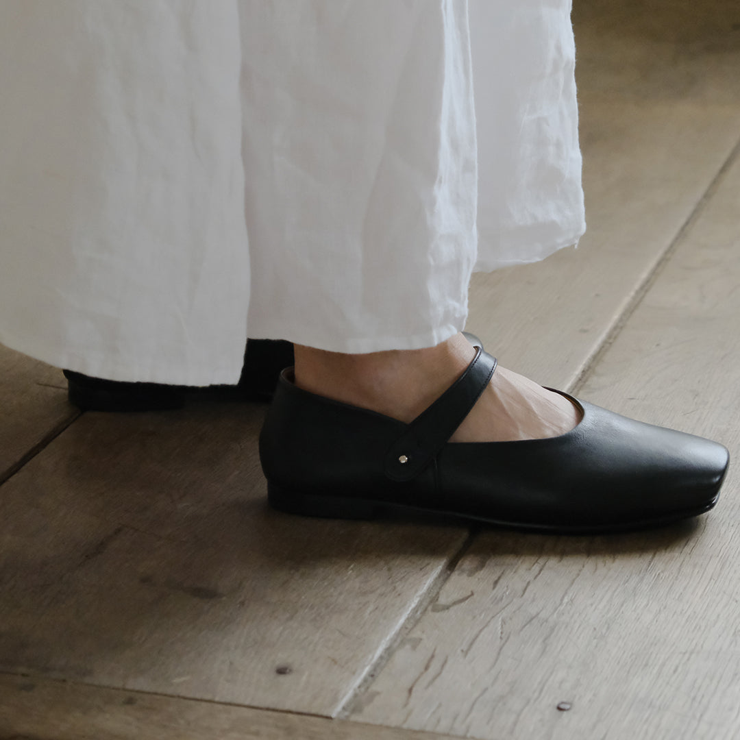 【受注商品】［AUTTAA］Ankle strap pumps