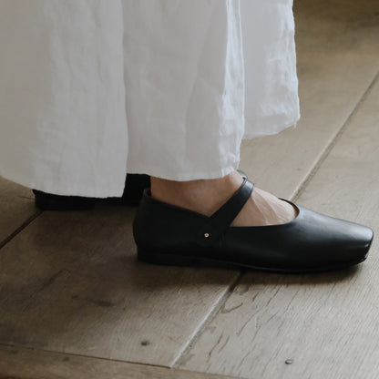 【受注商品】［AUTTAA］Ankle strap pumps