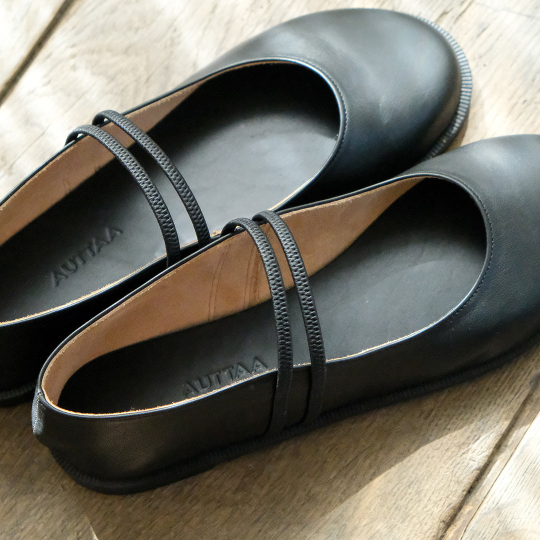 【受注商品】［AUTTAA］Flat oval pumps