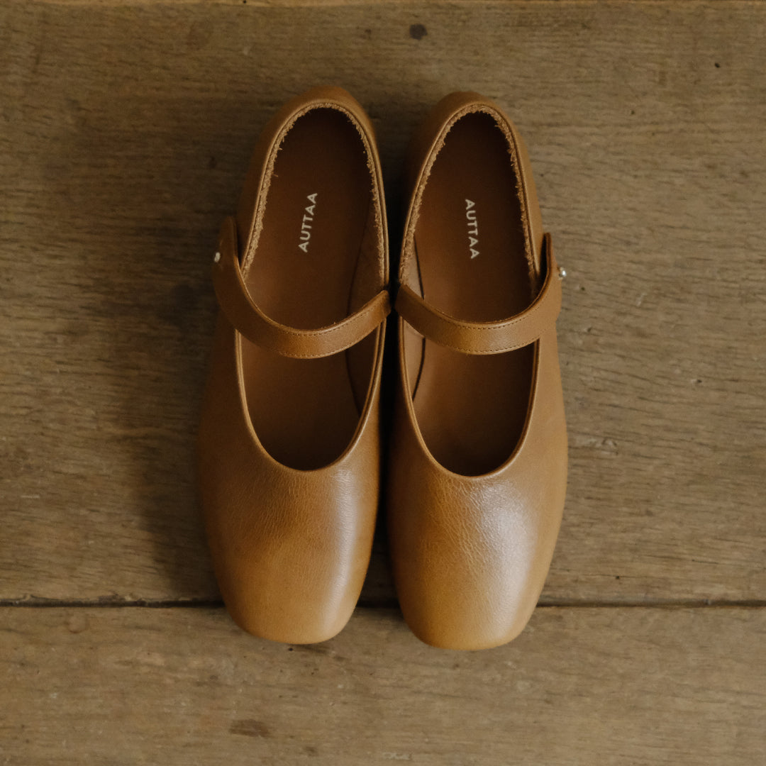 【受注商品】［AUTTAA］Ankle strap pumps