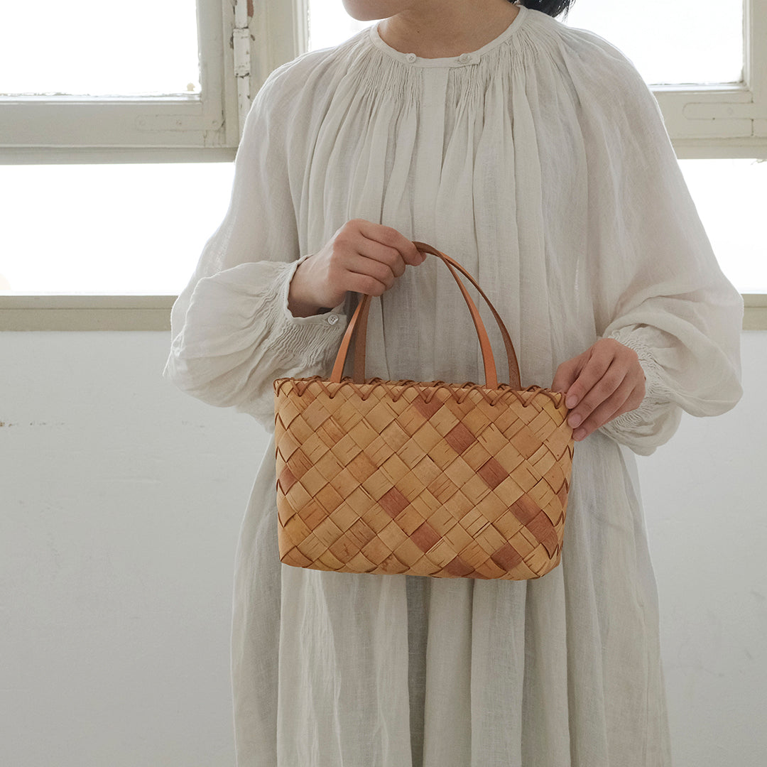 お出かけしたくなる、白樺で編んだトートバッグ – Envelope