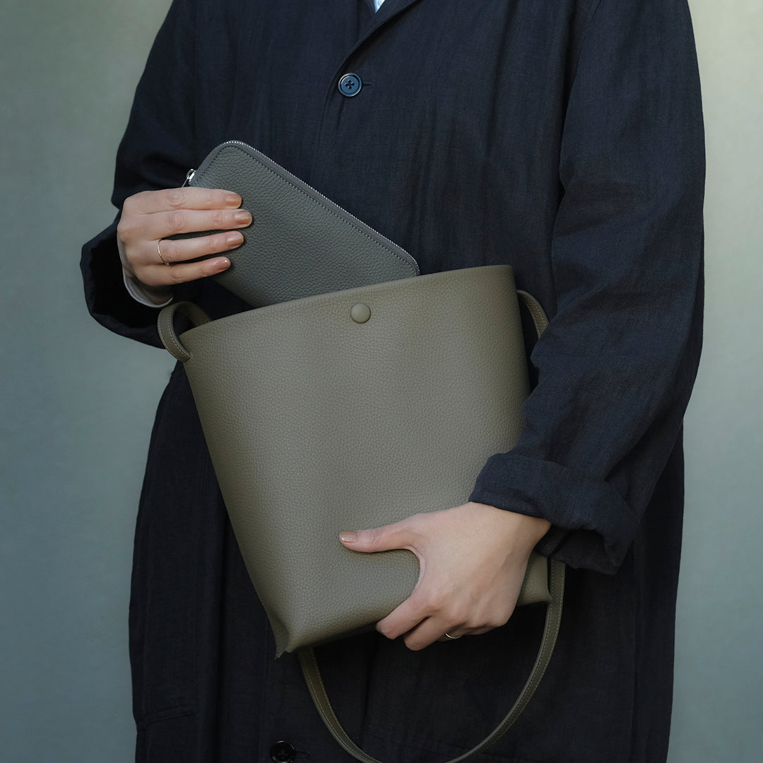 【受注商品】［STUDIO LA CAUSE］包みホックショルダーBG129 EM