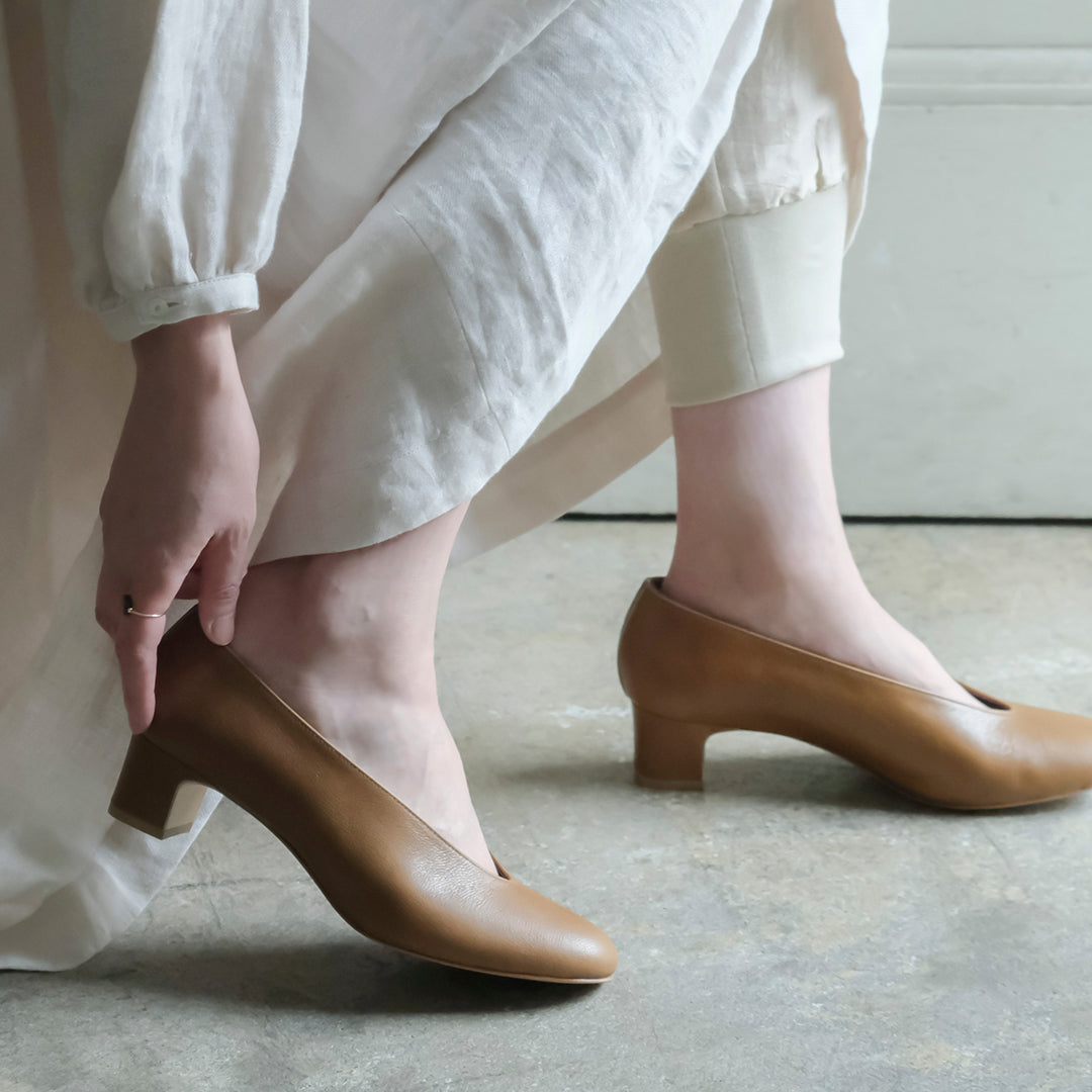 【受注商品】［AUTTAA］ Soft low cut pumps