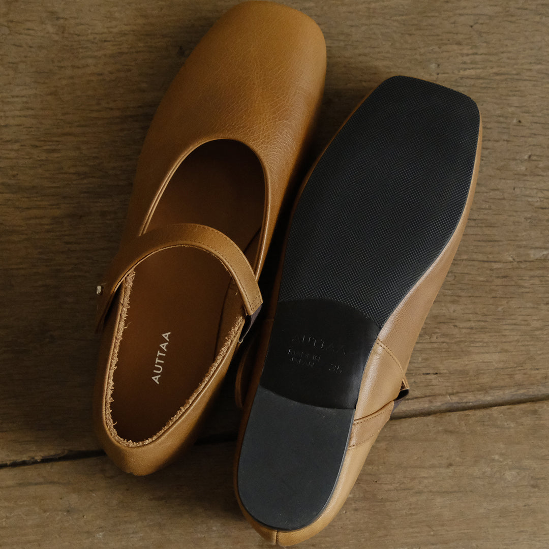 【受注商品】［AUTTAA］Ankle strap pumps