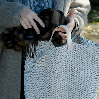 ［tatetoyoco］裂織りバッグ （経糸黒/ムジ）