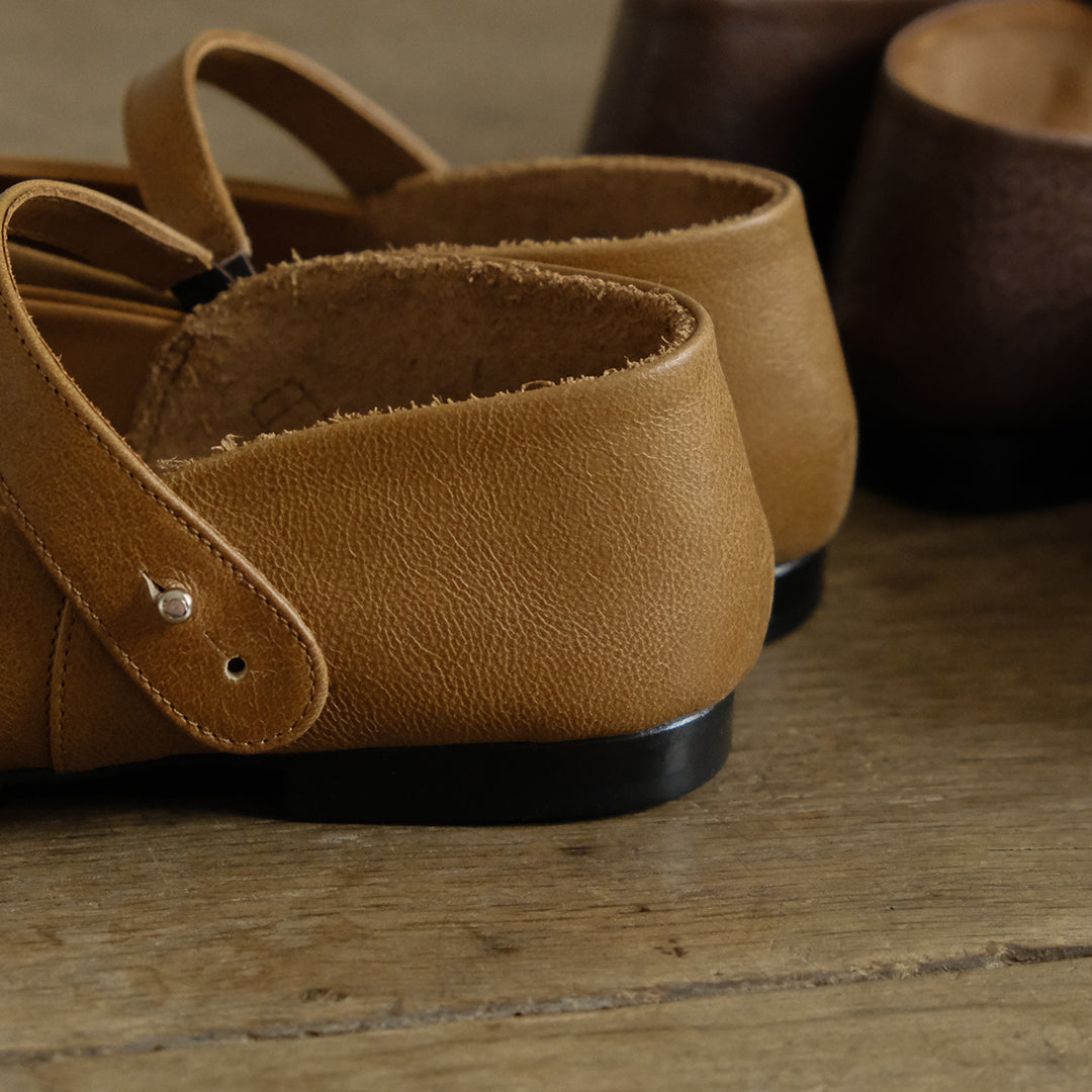 【受注商品】［AUTTAA］Ankle strap pumps