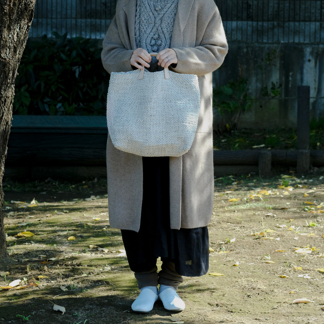 ［tatetoyoco］裂織りバッグ （経糸黒/ムジ）