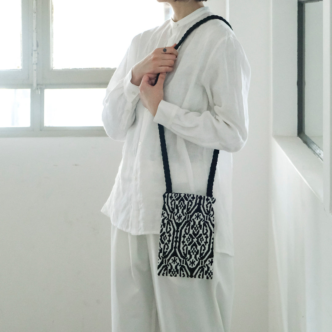 装いの主役にもなる、ぽこぽこのミニバッグ – Envelope - エンベロープ