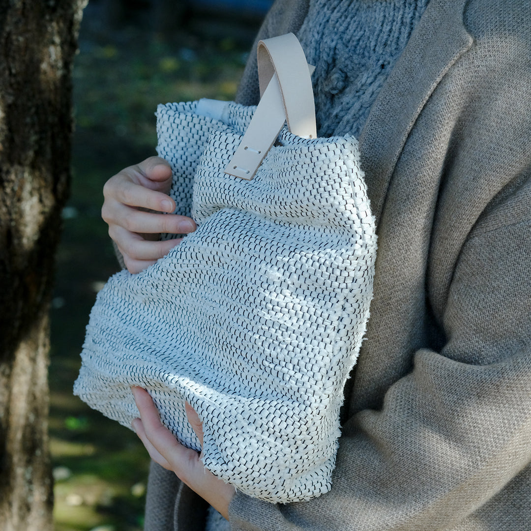 ［tatetoyoco］裂織りバッグ （経糸黒/ムジ）