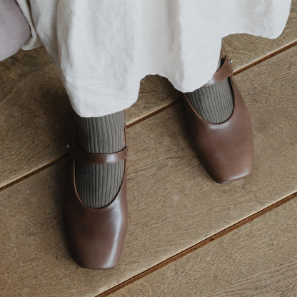 【受注商品】［AUTTAA］Ankle strap pumps