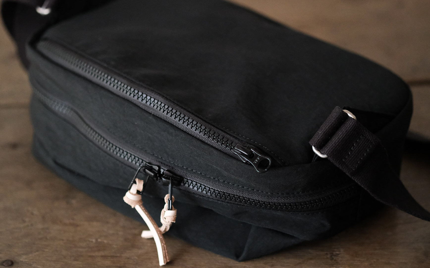 身軽でいたいときにぴったりのボディバッグ – Envelope - エンベロープ