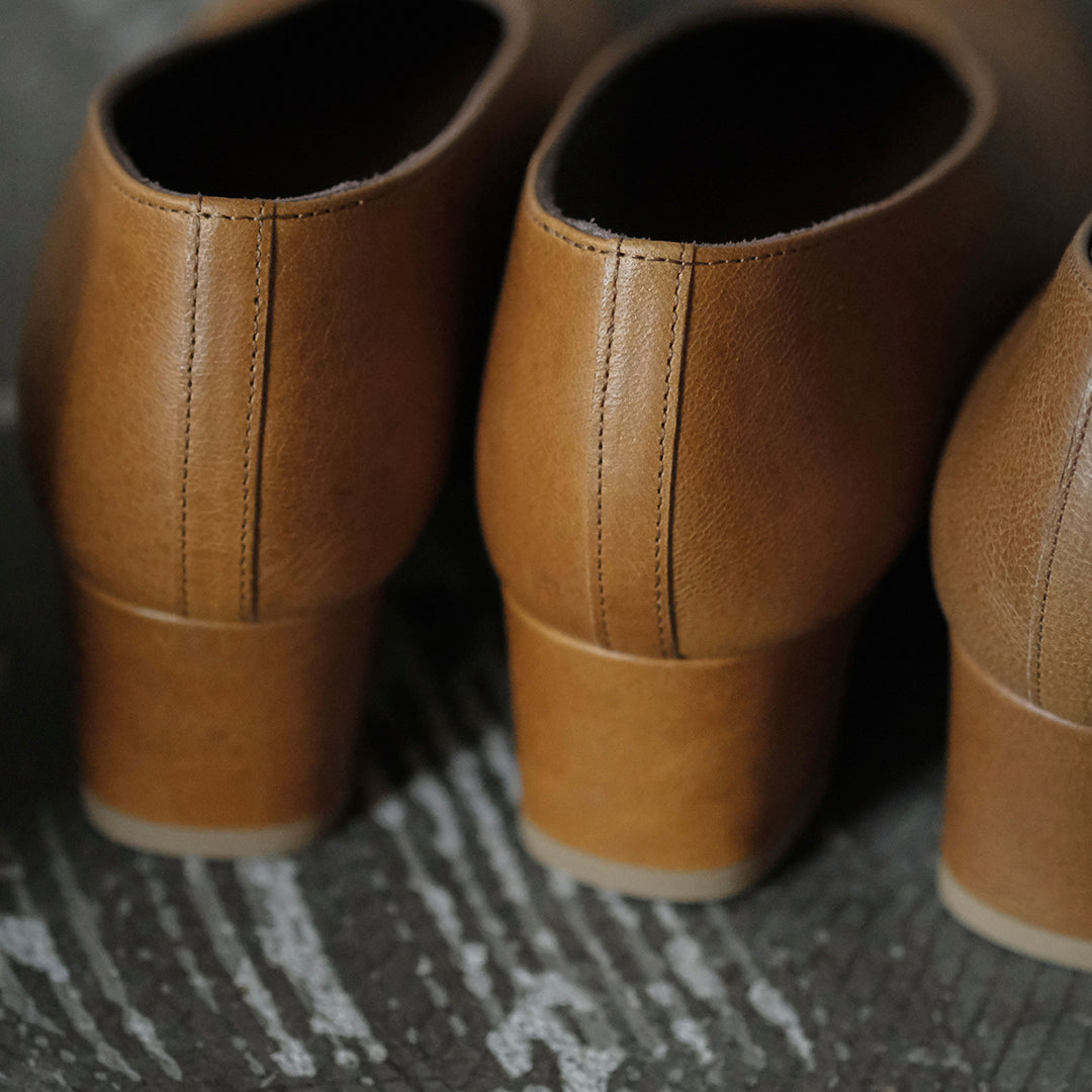 【受注商品】［AUTTAA］ Soft low cut pumps