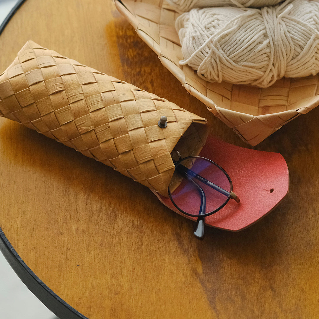 愛され続ける定番品。持ち運ぶのにちょうどよいケース – Envelope