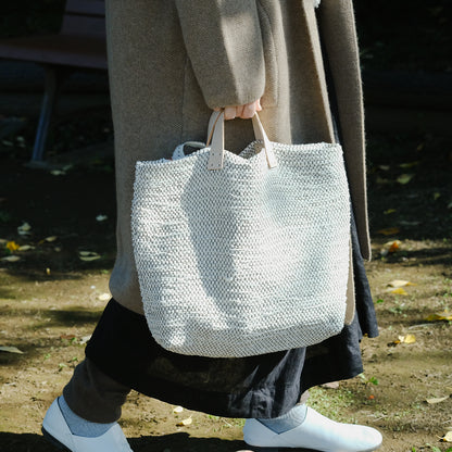 ［tatetoyoco］裂織りバッグ （経糸黒/ムジ）