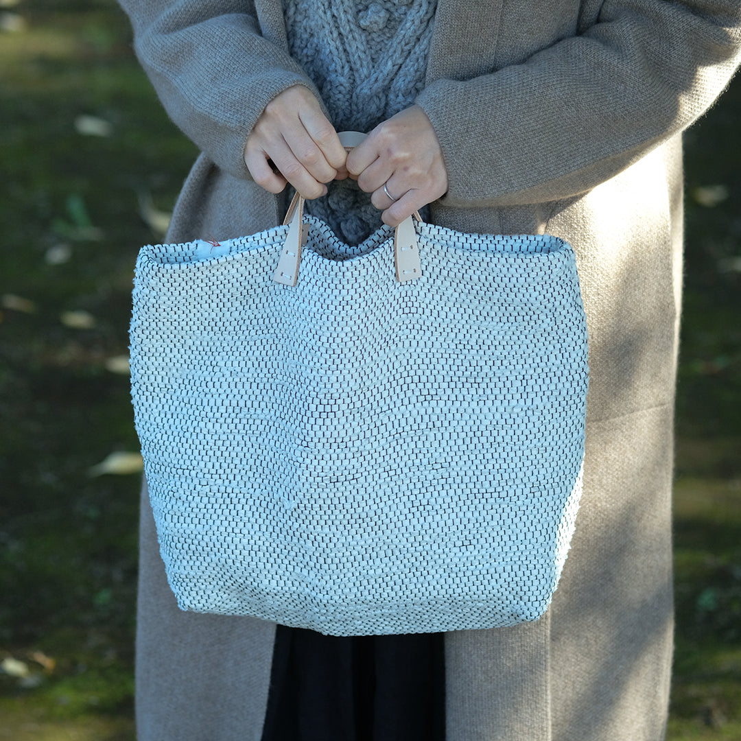 ［tatetoyoco］裂織りバッグ （経糸黒/ムジ）