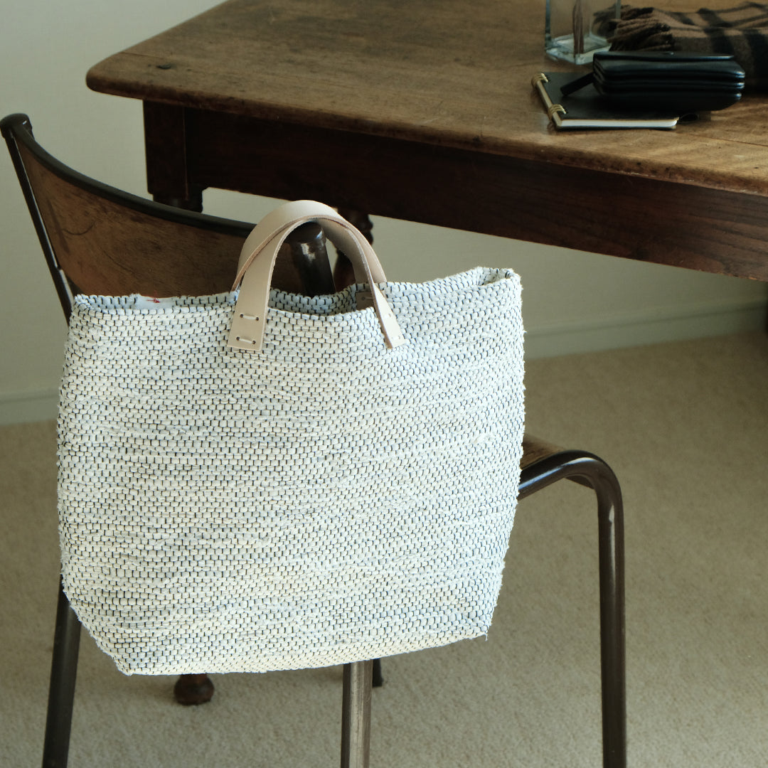 ［tatetoyoco］裂織りバッグ （経糸黒/ムジ）