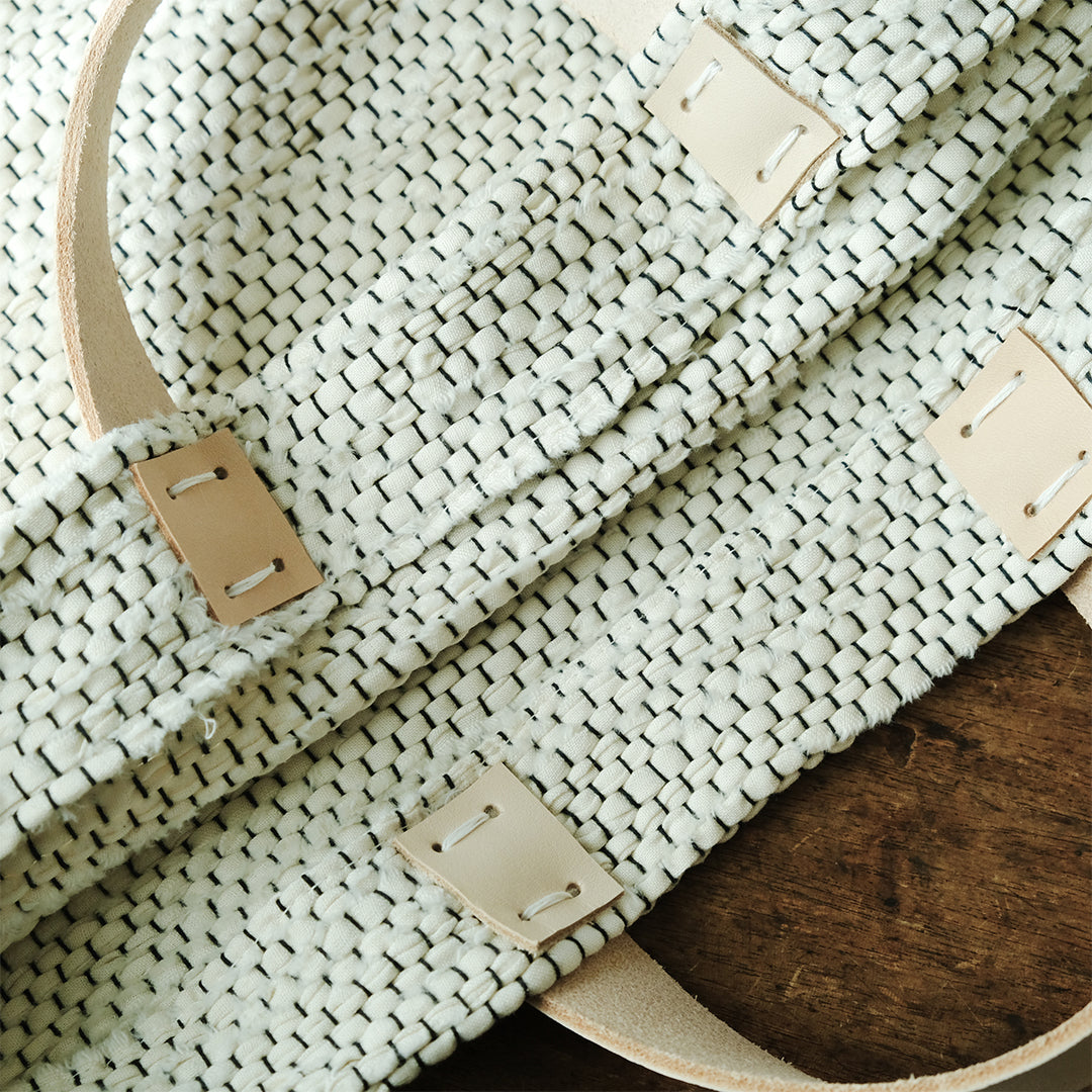 ［tatetoyoco］裂織りバッグ （経糸黒/ムジ）