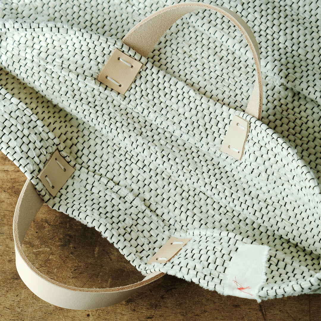 ［tatetoyoco］裂織りバッグ （経糸黒/ムジ）