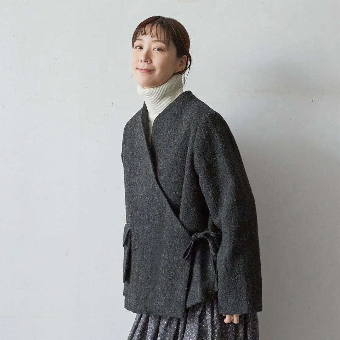 リネンウール素材の、中綿入りカシュクールジャケット – Envelope