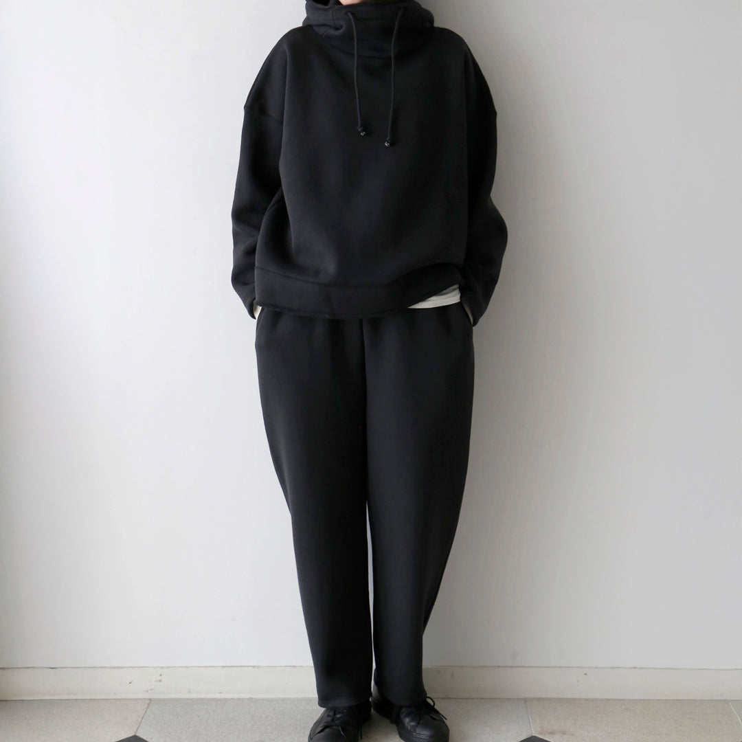 パーカー：ベン、パンツ：ルーク（モデル身長166cm）