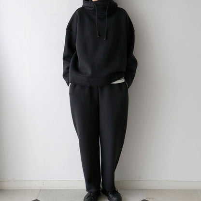 パーカー：ベン、パンツ：ルーク（モデル身長166cm）