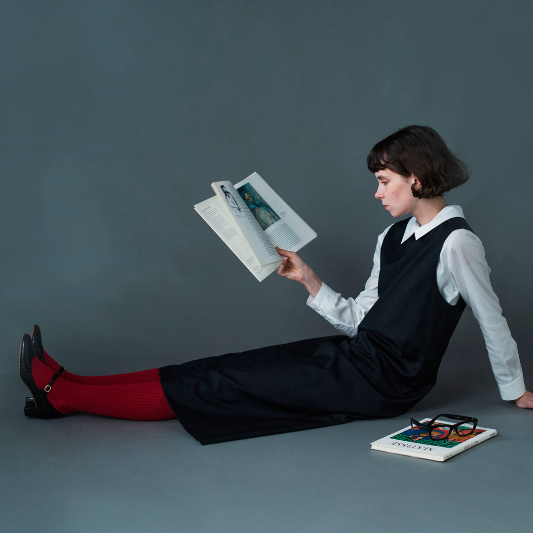 ブラウス：エルザ、ワンピース：ビアトリス（モデル身長172cm）