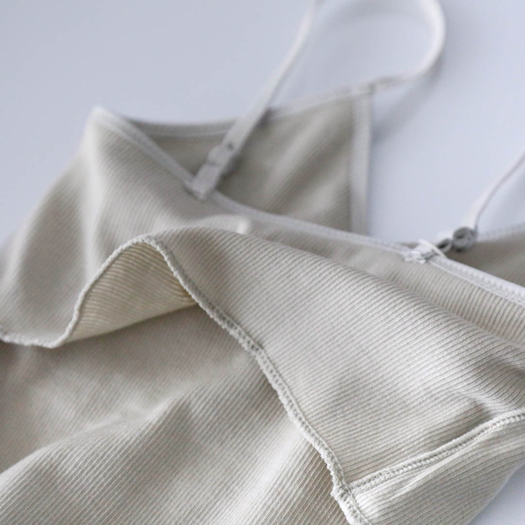 me.／スーピマコットンリブ パッド付きキャミソール（me-18152）