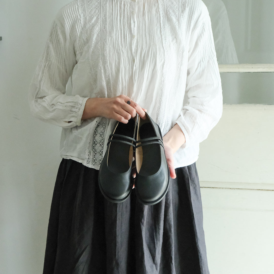 【受注商品】［AUTTAA］Flat oval pumps
