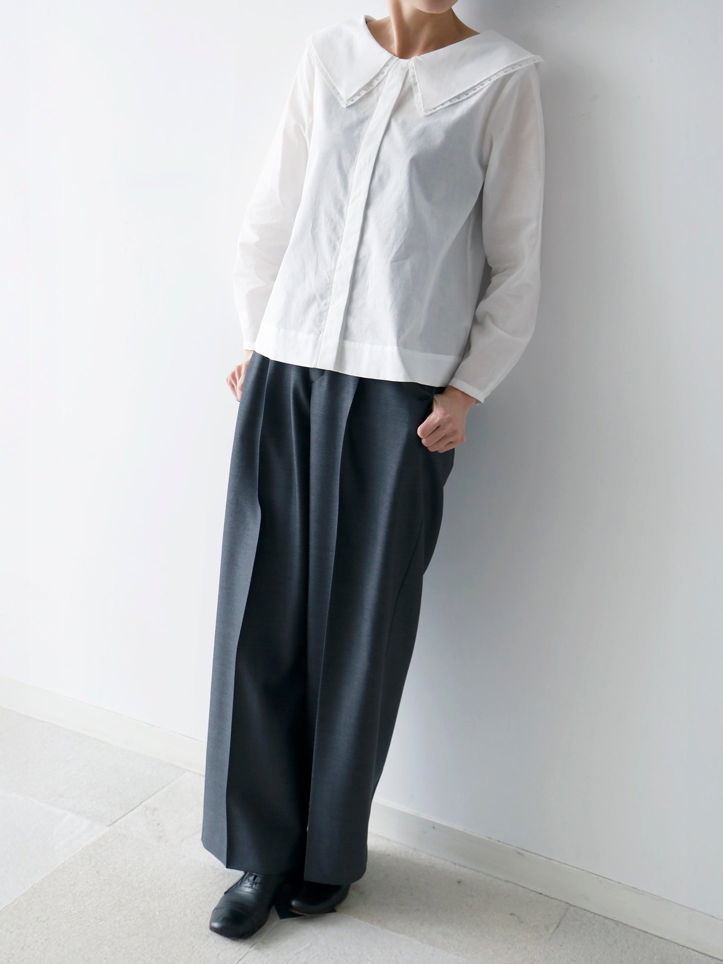 パンツ：レモンド（モデル身長166cm）