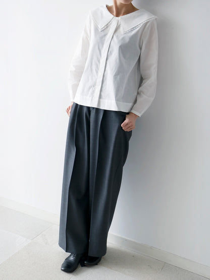 パンツ：レモンド（モデル身長166cm）