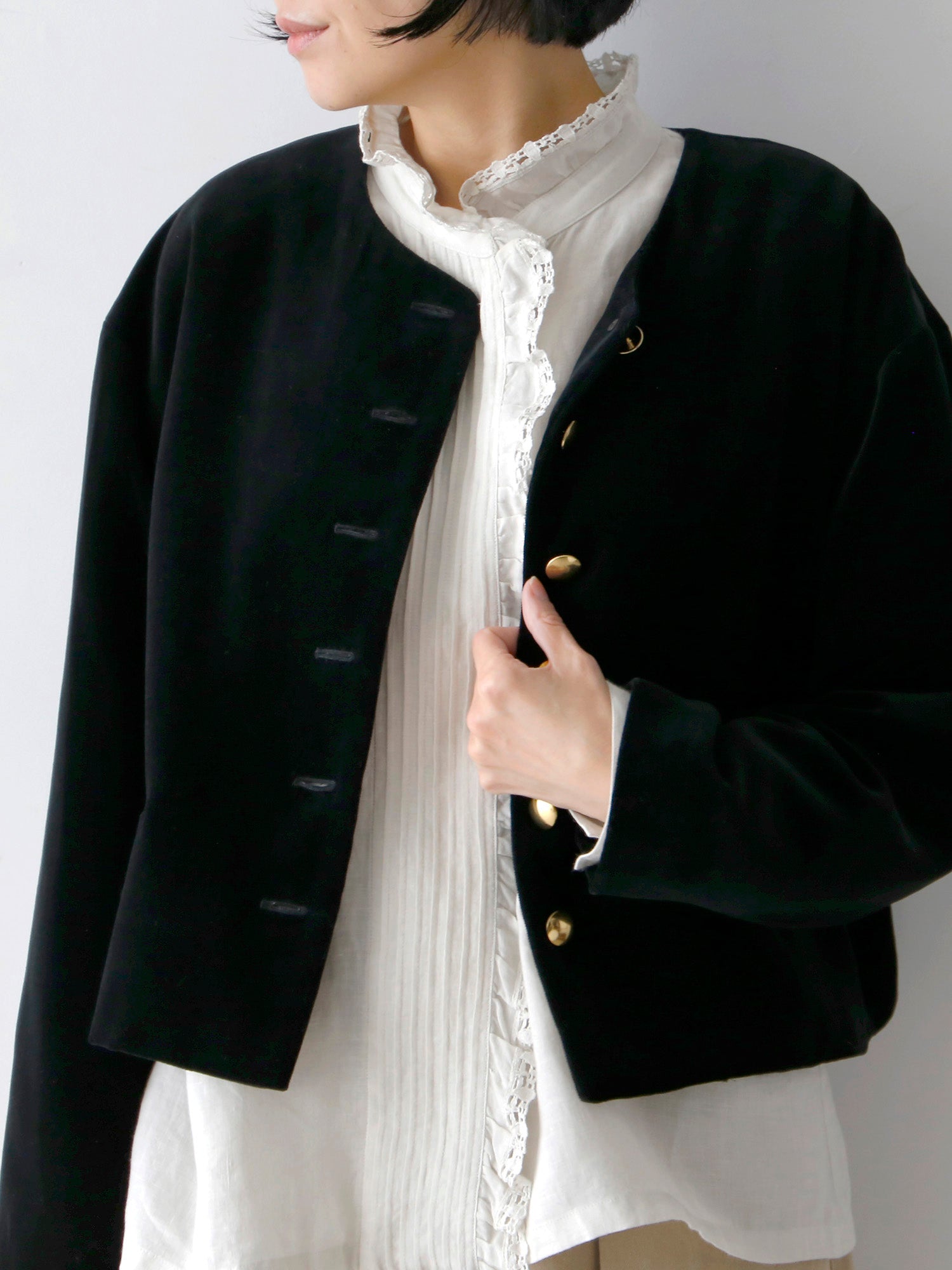 ブラウス:エロイーズ/アンティークホワイト(完売)(モデル身長166cm)