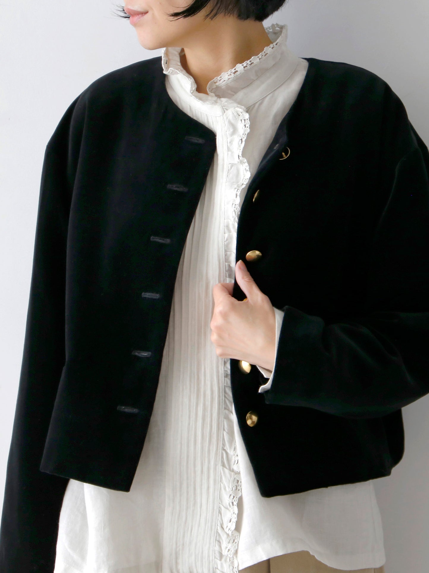 ブラウス：エロイーズ/アンティークホワイト（完売）（モデル身長166cm）