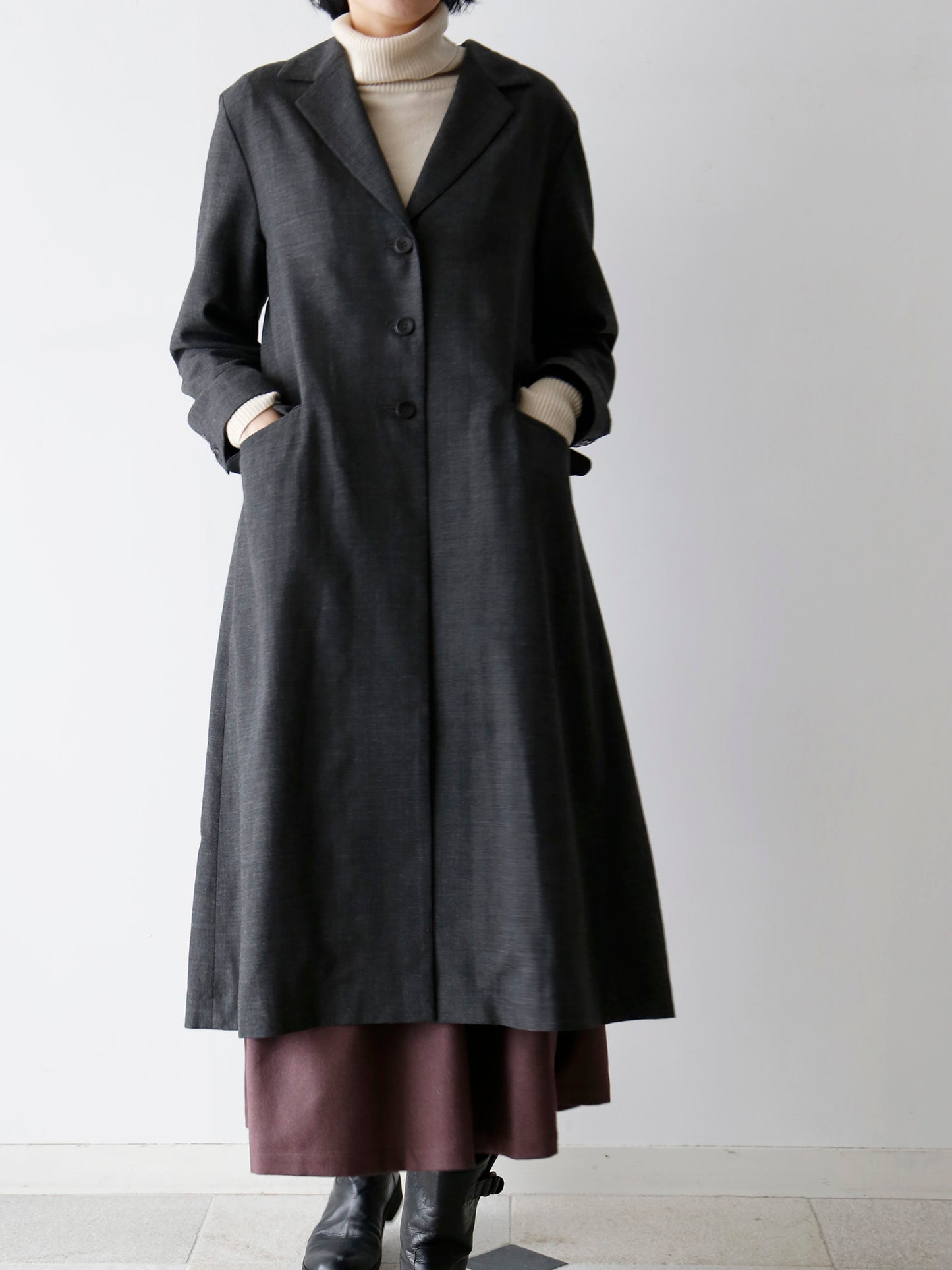 ニット：コルルール・トリコ、スカート：オンディーヌ（モデル身長166cm）