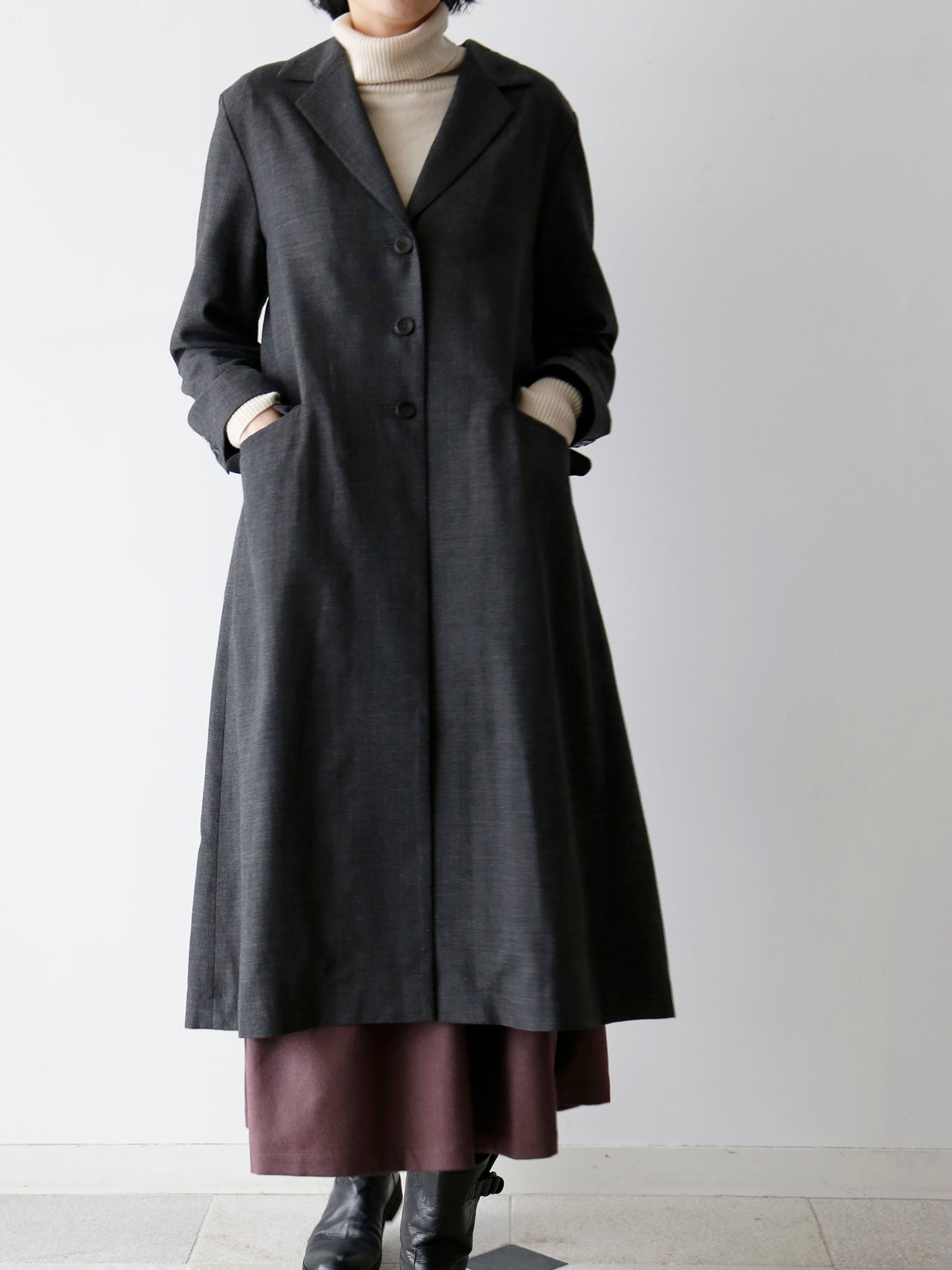 タートルニット：コルルール・トリコ、コート：アレクサンドル（モデル身長166cm）