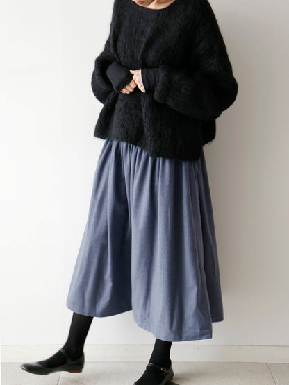 ニット：テオフィラ（モデル身長166cm）