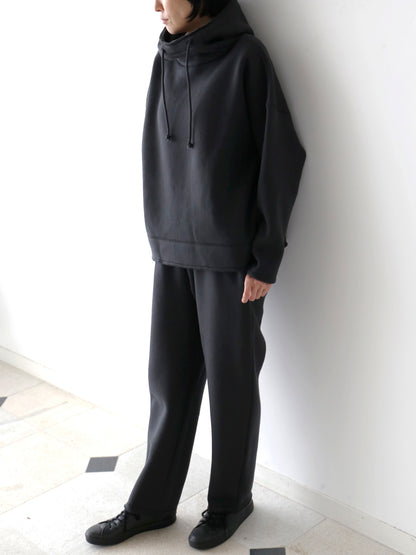 パーカー：ベン（モデル身長166cm）