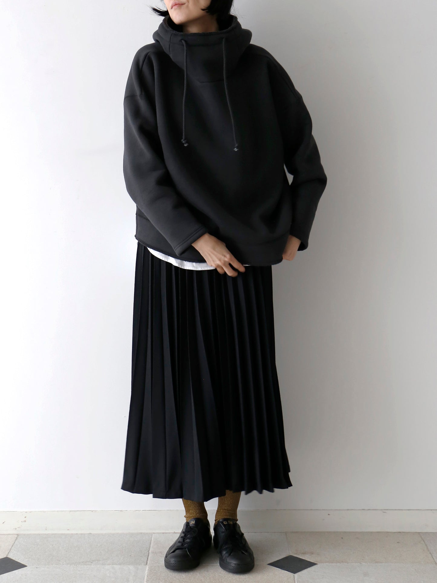 スカート：アンナリーナ、靴下：ショーセット・ジュジュ（モデル身長166cm）