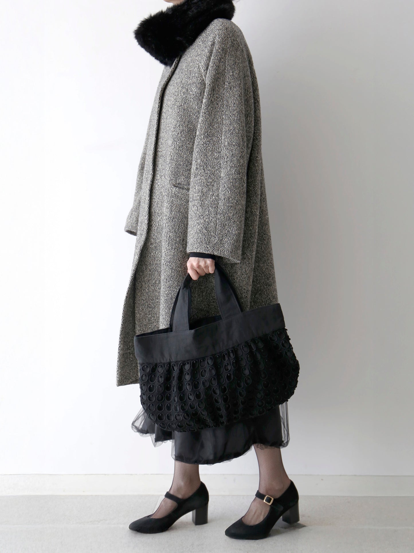 コート：ヴァレンティナ、スカート：ノエリア（モデル身長166cm）