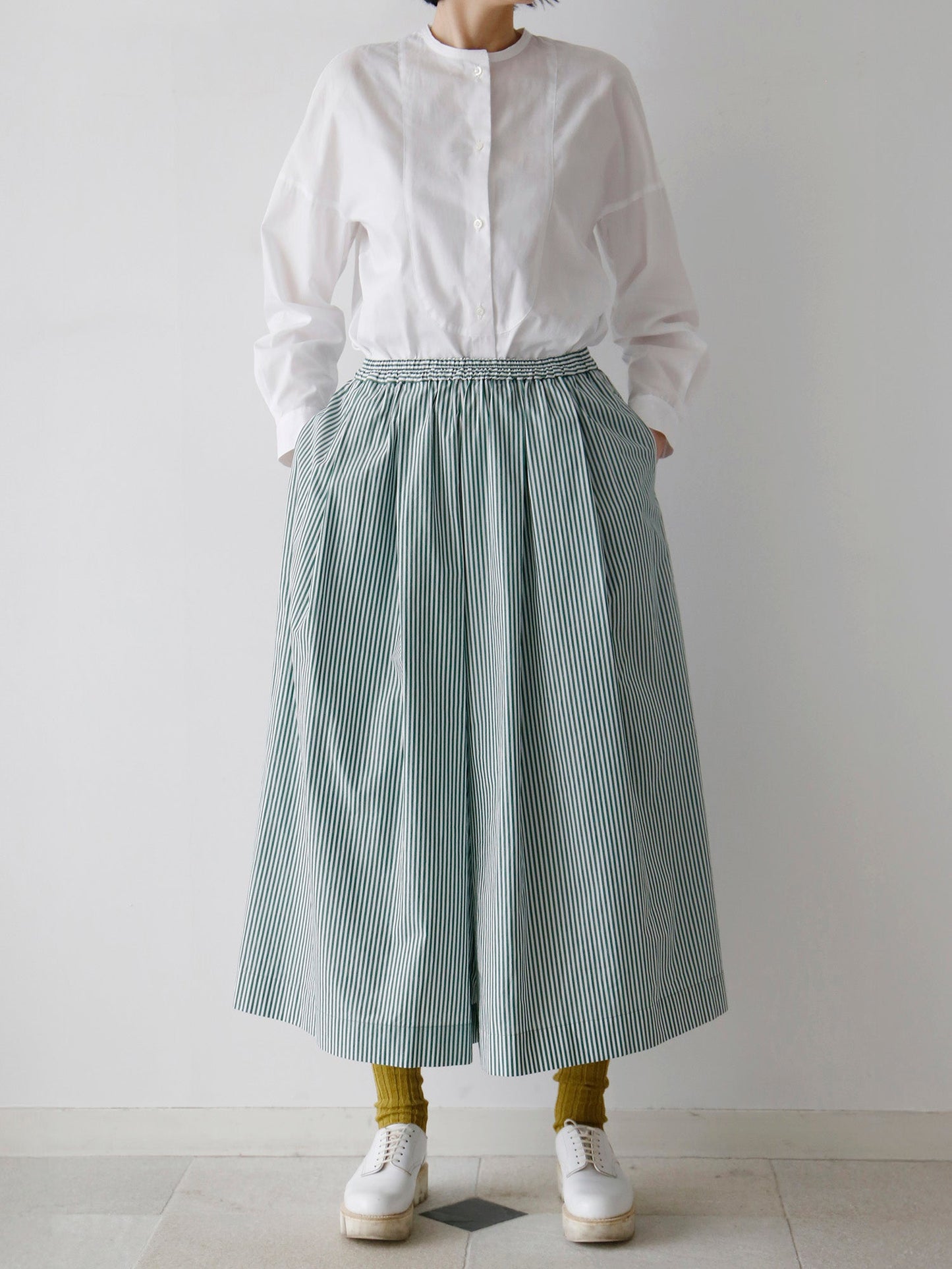 ブラウス：ドニーズ（身長166cm）※サンプル画像（実際の丈は約4cm短いです）