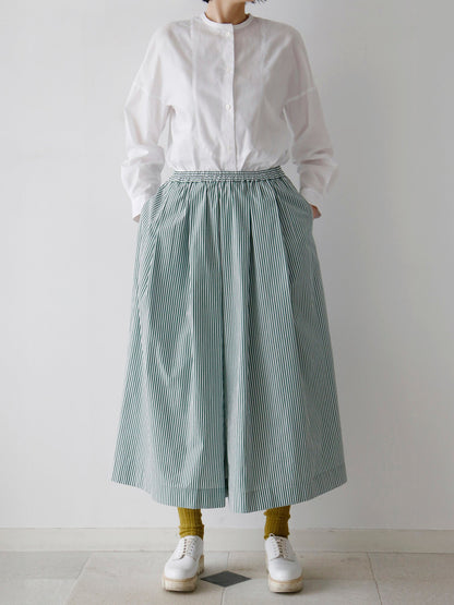 ブラウス：ドニーズ（身長166cm）※サンプル画像（実際の丈は約4cm短いです）