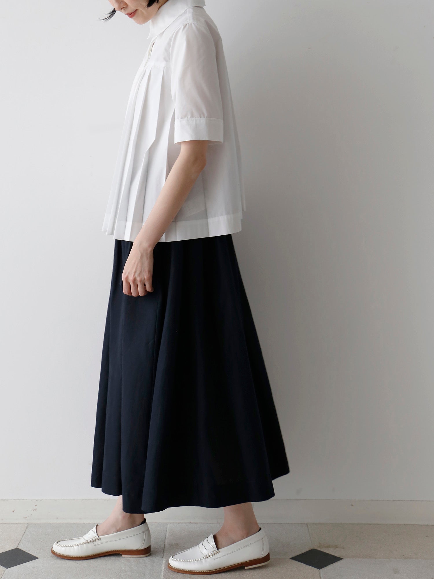 着るたび、表情を変える立体美プリーツシャツ – Envelope