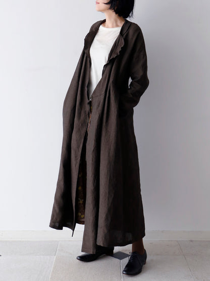 カットソー：HÉRNI No.30 ロングスリーブ、スカート：オンディーヌ / レ・ポワール（モデル身長166cm）