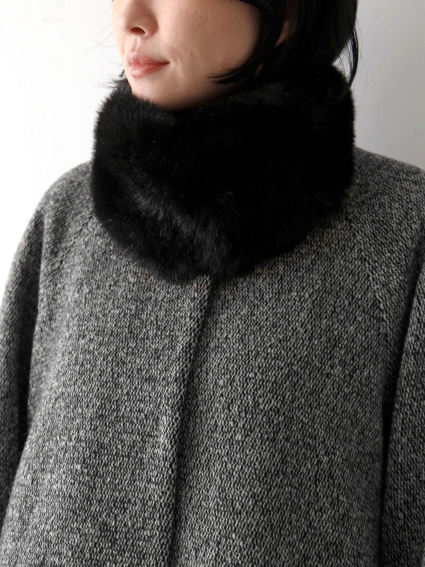 上下を留めてストールのように巻いても