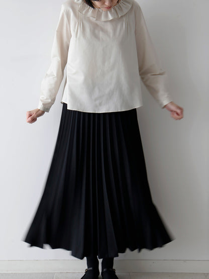 スカート：アンナリーナ（モデル身長166cm）