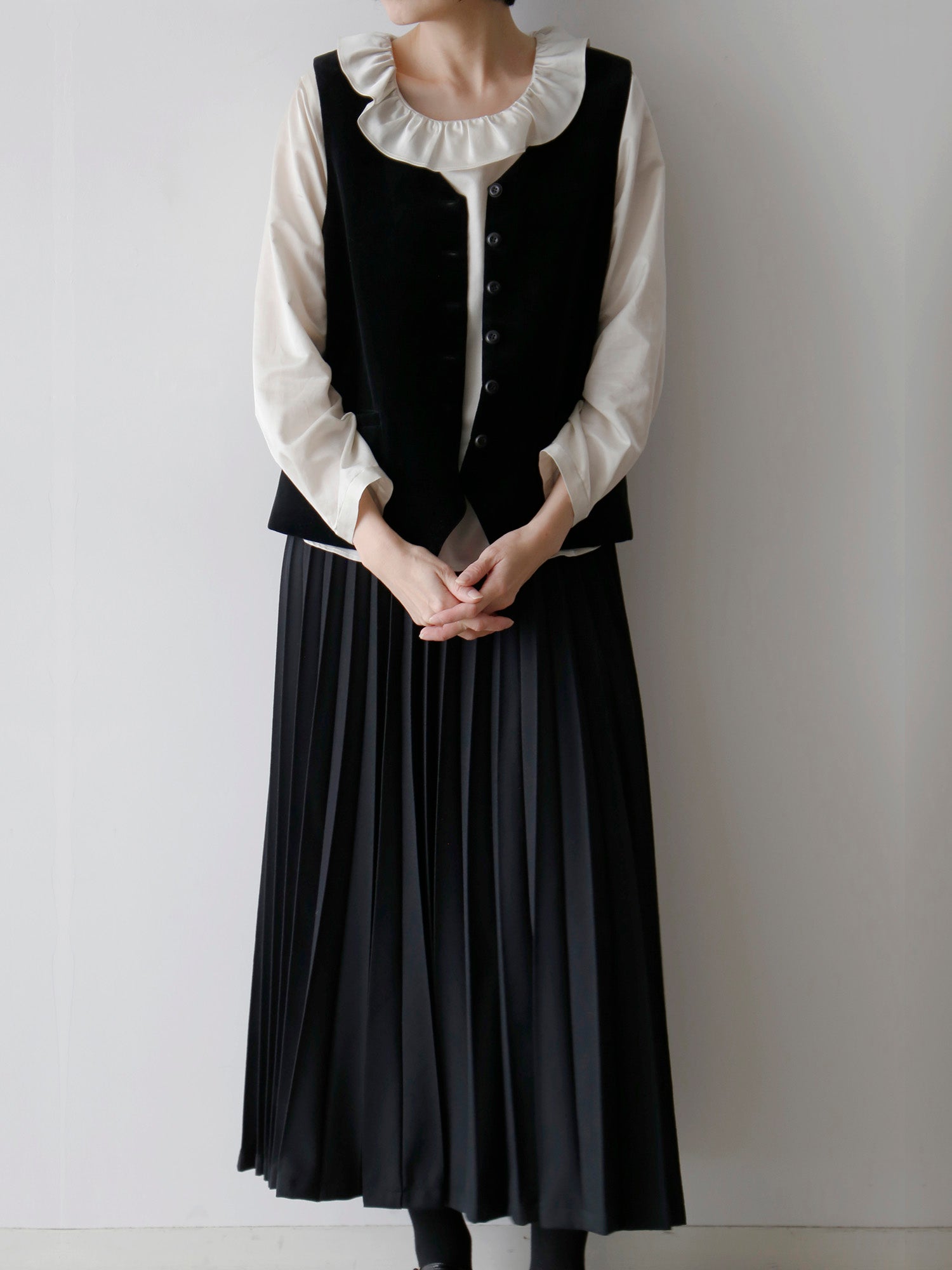 ベスト：リュドヴィック、スカート：アンナリーナ（モデル身長166cm）