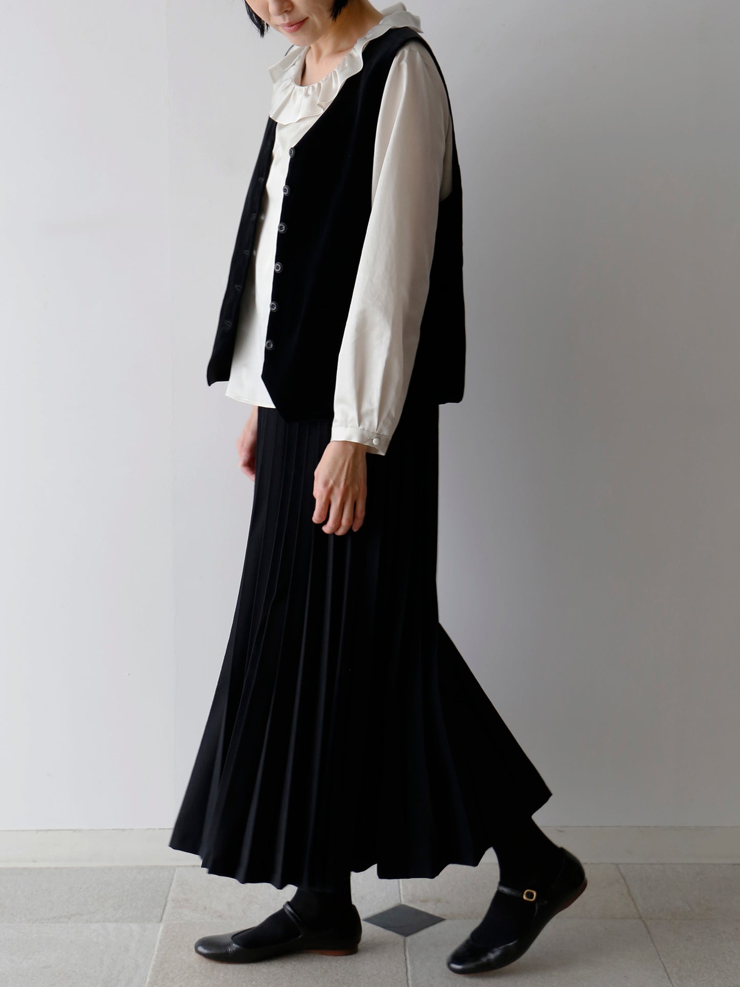 ブラウス：ナタリア（11月下旬ご紹介予定）、スカート：アンナリーナ（モデル身長166cm）