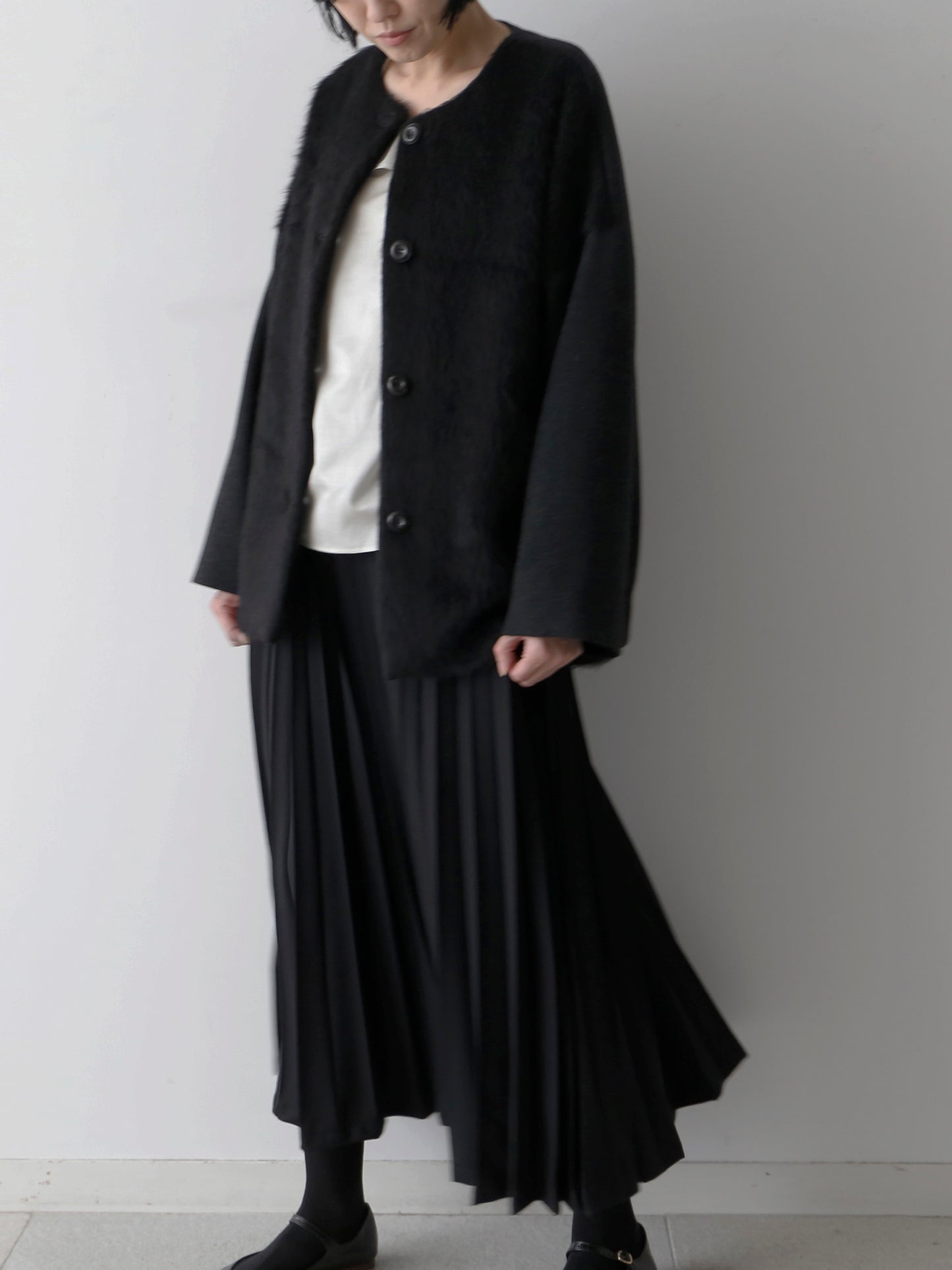 コート：パオラ、スカート：アンナリーナ（モデル身長166cm）