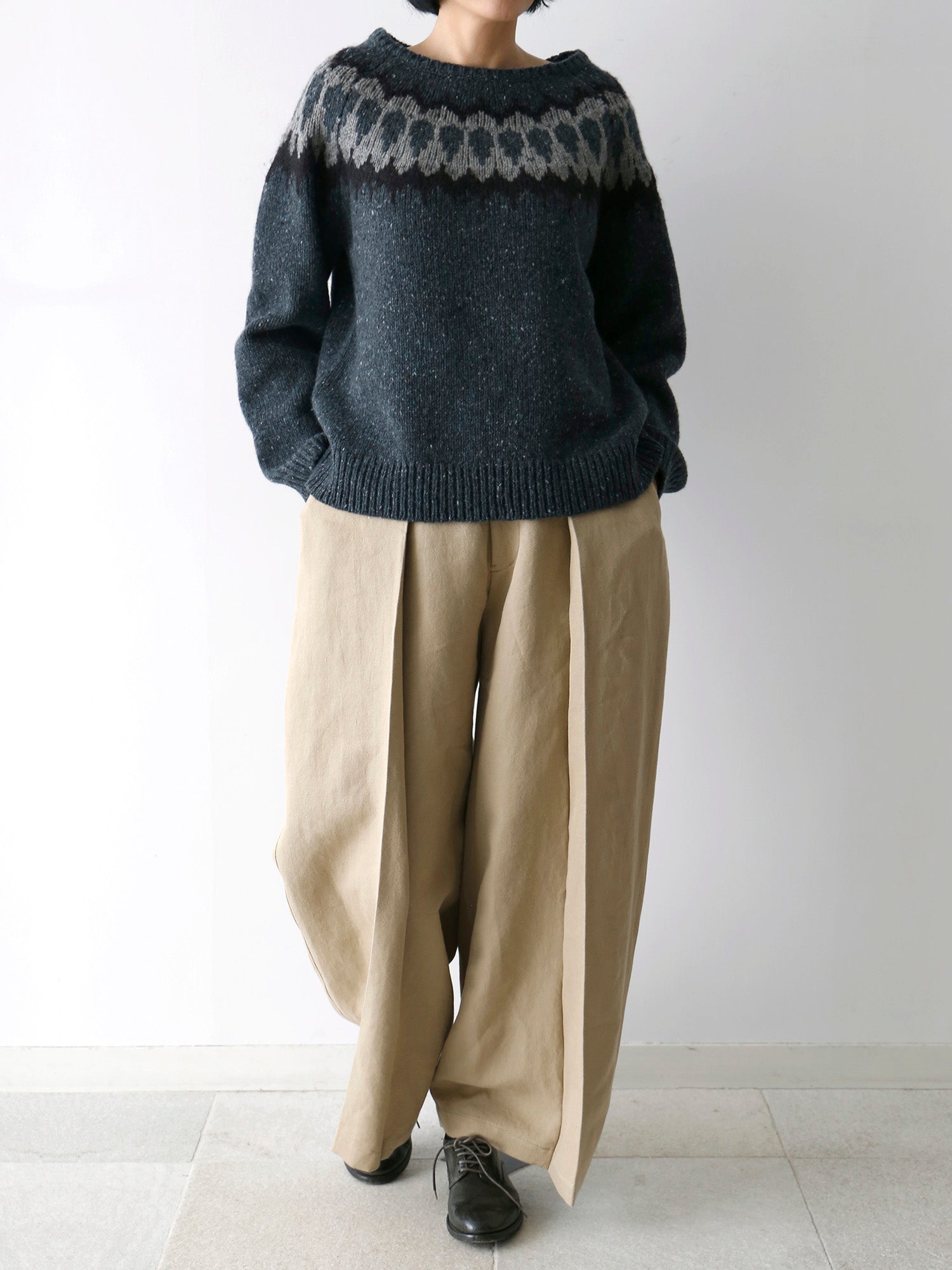 パンツ：コリー（モデル身長166cm）