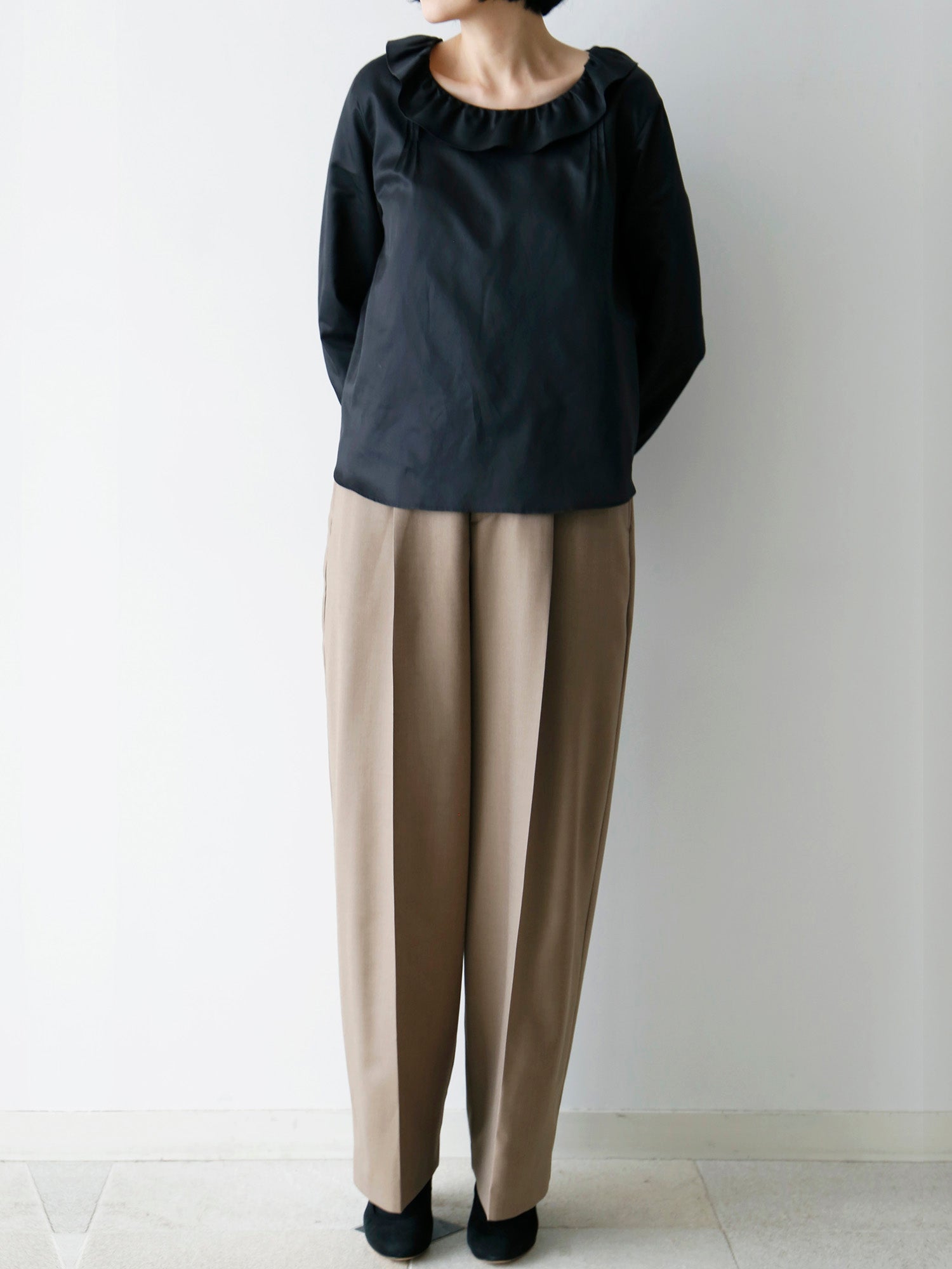 ブラウス：ナタリア（11月中旬ご紹介予定）（モデル身長166cm）