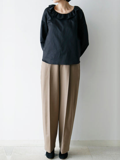 ブラウス：ナタリア（11月中旬ご紹介予定）（モデル身長166cm）